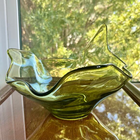 Vintage Viking Glass Handkerchief Bowl – Hand Blown Four-Point Art Glass - Picture 2 of 10